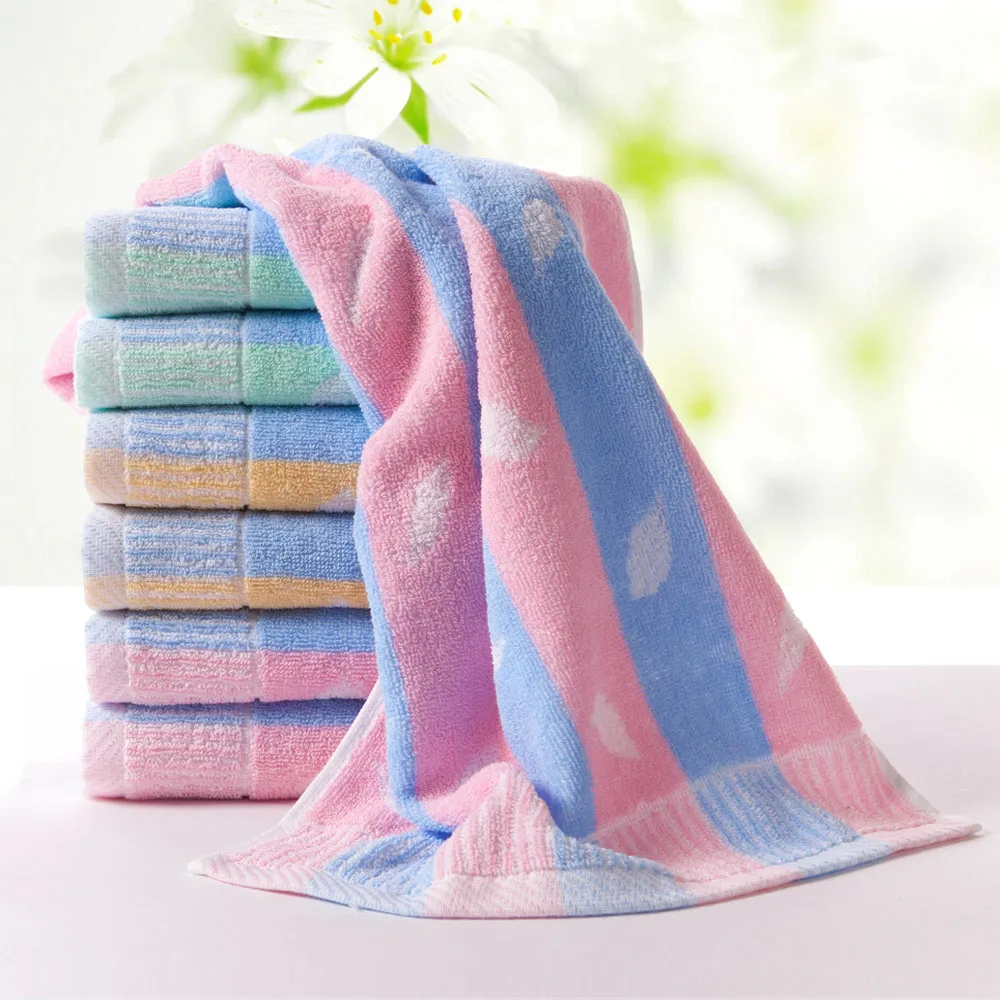 100 pure cotton towel classic leaves design is very practical to wipe the face towel soft