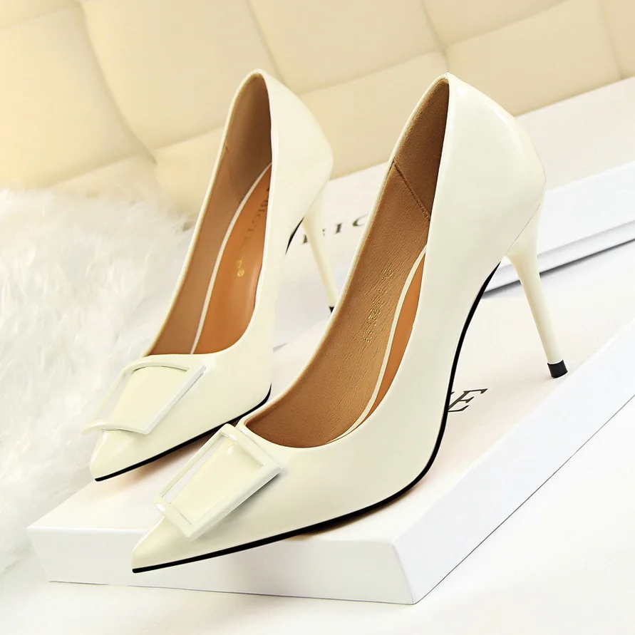 Square Buckle Women Pumps Patent Leather Women Shoes High Heels Classic Pumps Professional Female Shoes Fashion Bridal Shoes