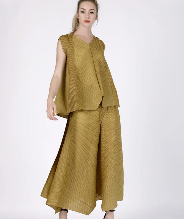 

Комплект из футболки MIYAKE с V-образным вырезом и брюк с широкими штанинами, костюм серии Pleat, дизайнерский рукав крупного бренда, свободный, новинка