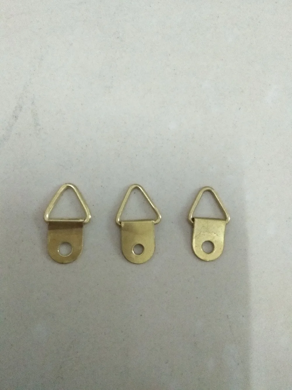 100 Unids/caja Ganchos Para Marcos De Fotos Para Pintura Al óleo Foto Pejo Pared Triángulo Anillo En D 50 Uds Perchas + 50 Uds Tornillos 15x25mm - AliExprs 13