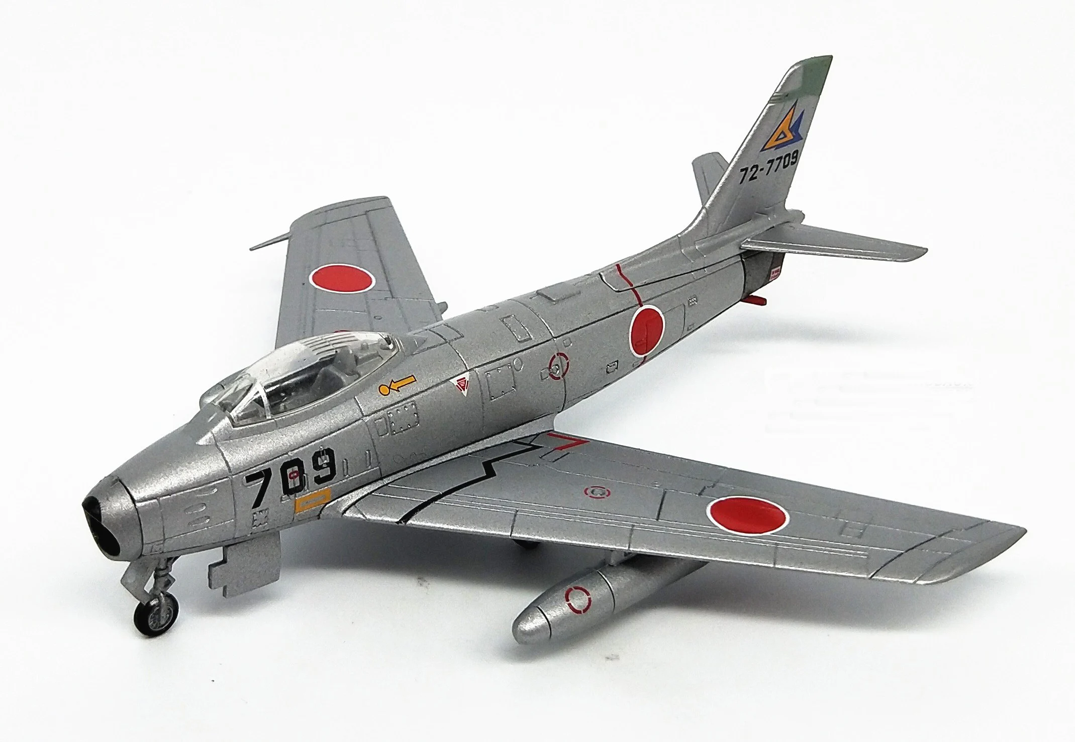 Редкие Специальное предложение 1: 100 Япония силы самообороны F 86F ножа модель