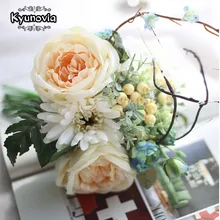 Kyunovia реального касания Искусственный смешанный роза с Ягодным Искусственные Свадебные цветы Декор падении в вазе или свадебный букет D43