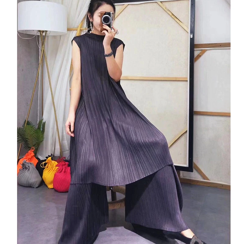 Женский плиссированный костюм Changpleat однотонный эластичный с высоким воротом