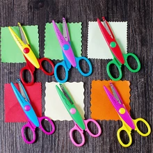 6 Pcs Laciness Tesoura de Metal E Cores de Plástico DIY Scrapbooking Foto Scissors Paper Lace Diário Decoração Tesoura de Segurança