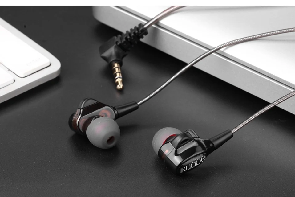 10 bass headphones