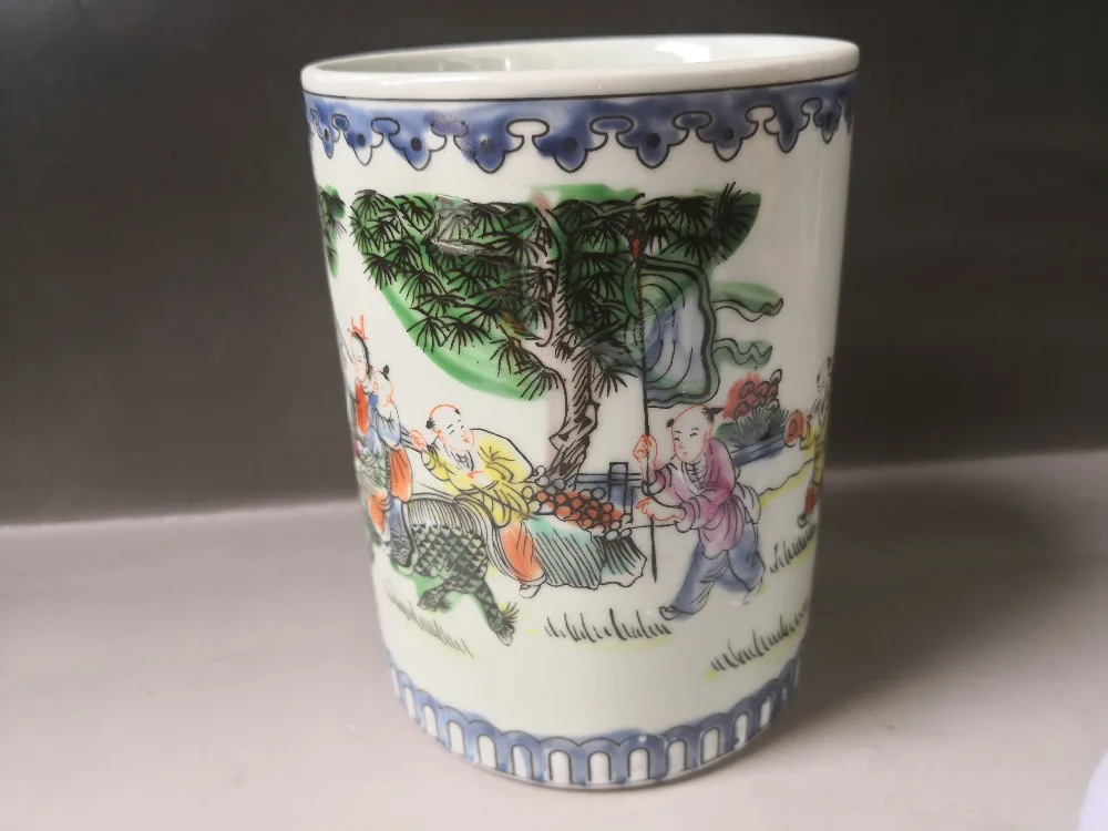 

Chinese old porcelain painted Figure painting brush pot