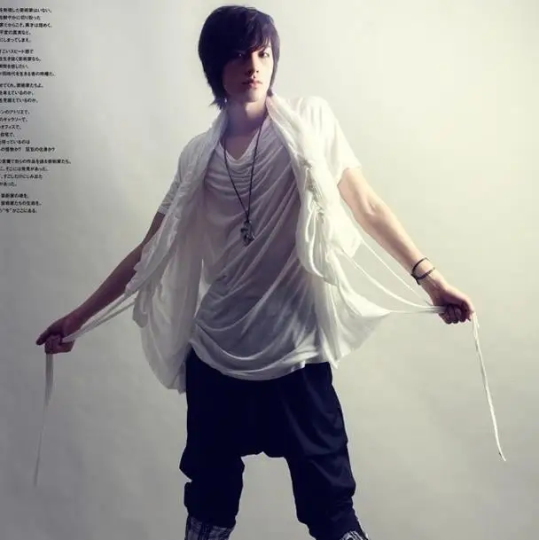 

2016 New Arrival False Twinset T-shirts Mens Fitness Irregular Fold Casual Hip Hop Nightclub Stage Costumes Mens Summer Shirts