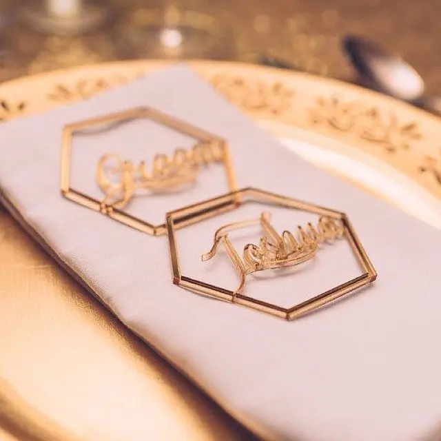 

Gold mirror Wedding place cards Personalized Geometric Wedding Sign Laser cut names Hexagon Shape Wedding centerpiece Acrylic Es