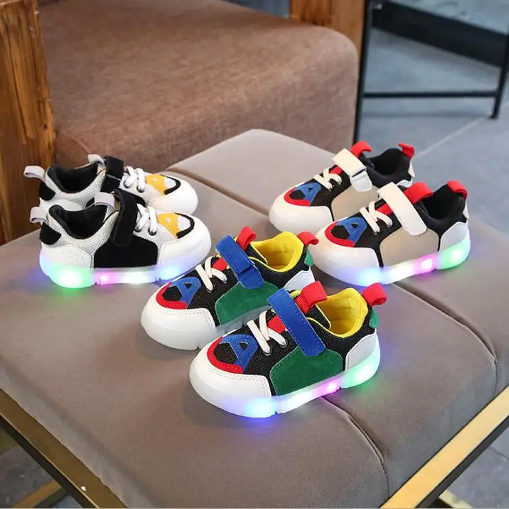 جديد الاطفال عارضة المضاء أحذية الفتيات متوهجة رياضية الأطفال الأزياء والأحذية مع Led ضوء طفلة جميلة الأحذية حجم 21 -30