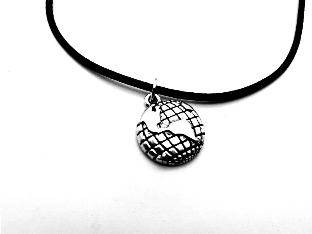 Outline Globe World Map Pendant Necklace Travel Global Planet Earth Leather Rope Necklaces Personality Graduation Gifts