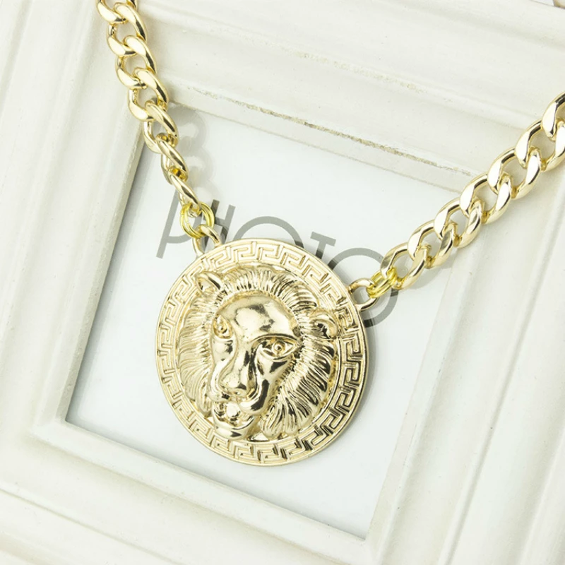 

Vintage Lion Head Pendant Necklace Unisex Exaggeration Antique Gold Metal Disc Chain Long Necklace For Women/men Fashion Jewelry