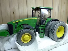KNL HOBBY J Deere 8330 tractor alloy six large agricultural vehicle safety model only ERTL 1