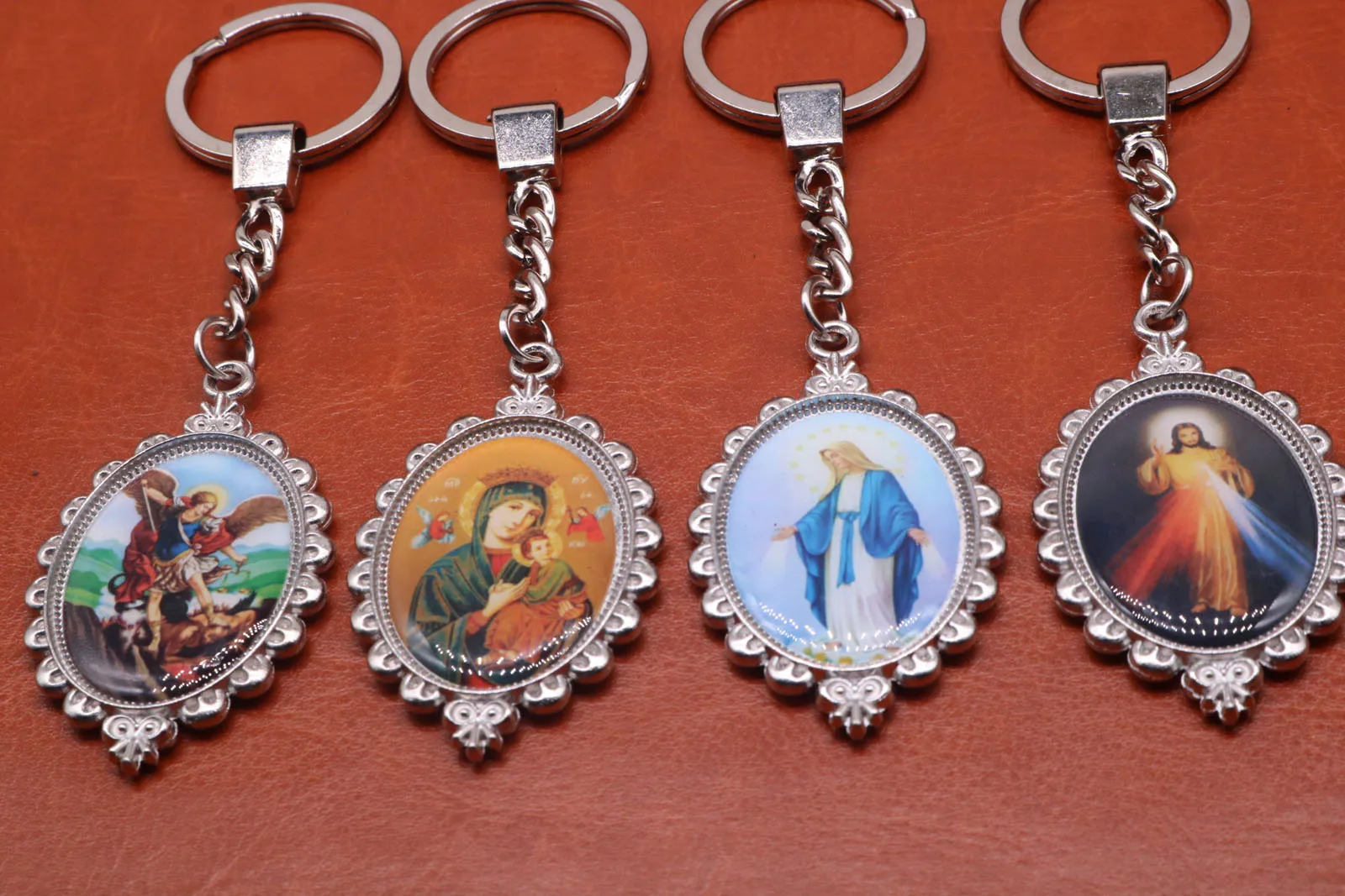 A variety of pictures can be used to select the key chain charismatic Catholic religious sage Mary Jesus Keycha | Украшения и