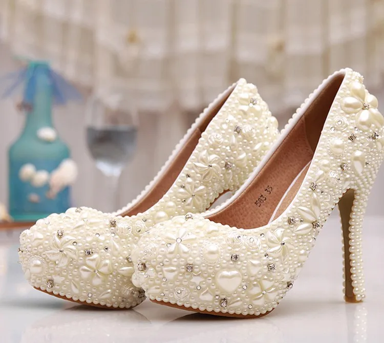 Фантастические свадебные туфли цвета слоновой кости с жемчужинами свадебные туфли на высоком каблуке со стразами Туфли-лодочки на платформе Относятся к свадебной обуви