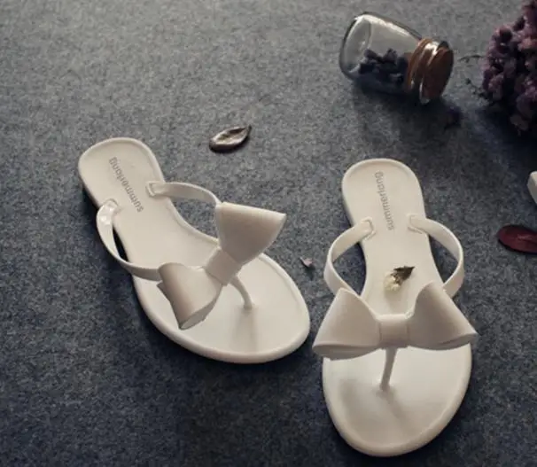 baratas Nova mulher verão sandália flat mulher bowknot Flip flop senhora ocasional macio chinelo sapato praia pura cor de geléia de plástico ao ar livre slides