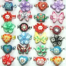 100 шт Милая Ассорти мягкая полимерная глина Кольца, Mied размер и смешанный стиль