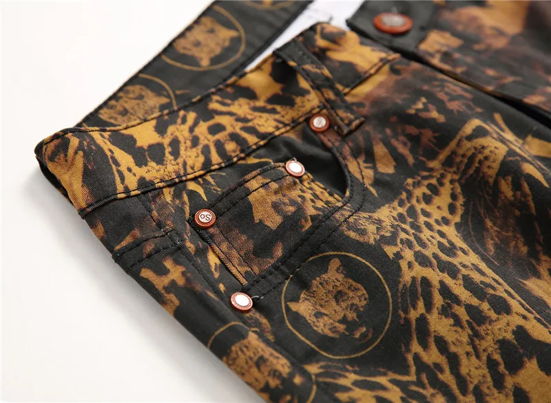 Новейшая модель; мужские лето-осень с леопардовым принтом джинсы Повседневное мужской моды печати мужской свободное, облегающее прямые джинсовые брюки J2978