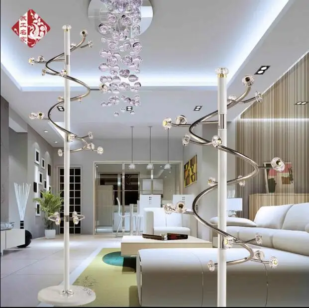 

The metal rotary coat hanger is the European style coat stand