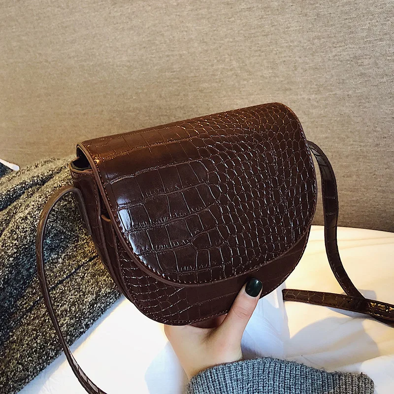 

Designer Famous Brand Women Messenger Bag 2019 Vintage Alligator Female Handbag Saddle PU Leather Sample Shoulder Bag for Ladies