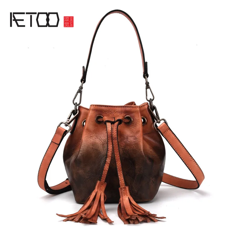 

AETOO Leather handbags multi-function unit price diagonal bag bucket bag tree high leather hand-painted casual tassel handbag
