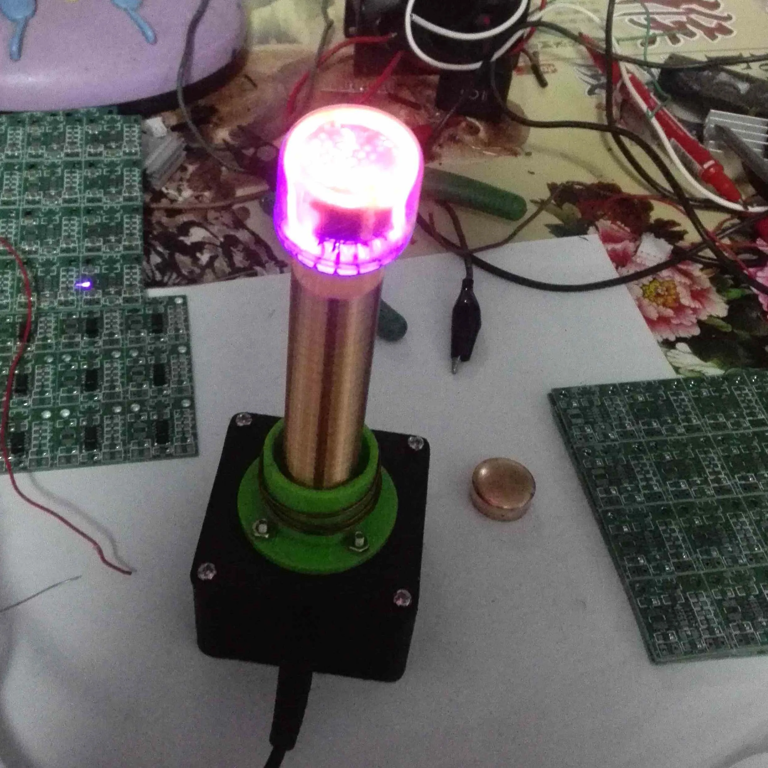 Электронные игрушки dc 12V tesla coil обучающий эксперимент Беспроводная передача мощности с светящейся трубкой световой индикатор светильник