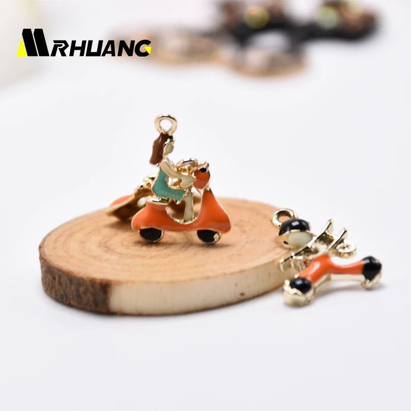 

10pcs 16mm Cute Woman on Motocycle and man Golden Plated Metal Enamel Charms Fit DIY Bracelet Jewelry Accessory