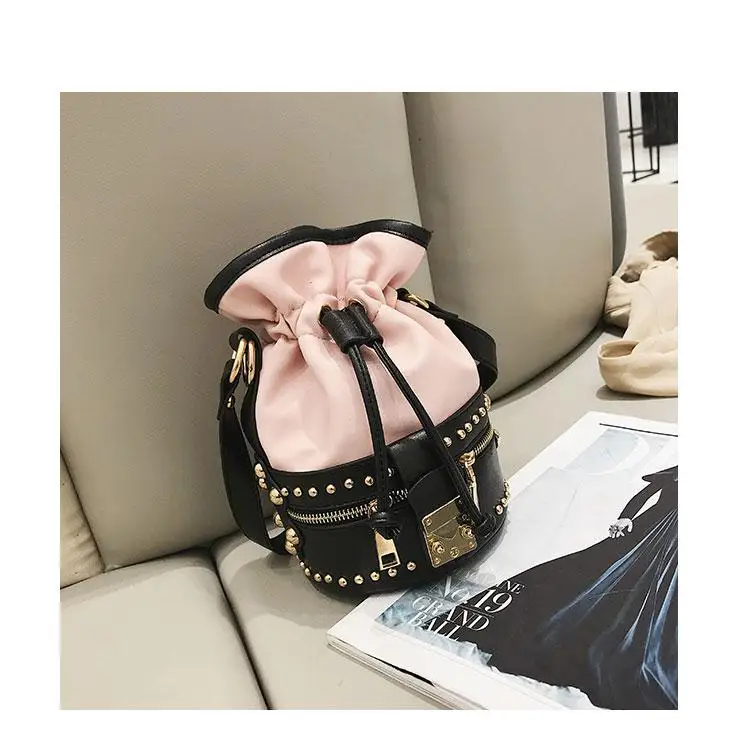 Small Bucket Lady Bag New Korean Fashion Retro Shoulder Metal Ins Super Hot Crossbody Drawstring Girl Handbag Brand Rivet - Цвет: 3