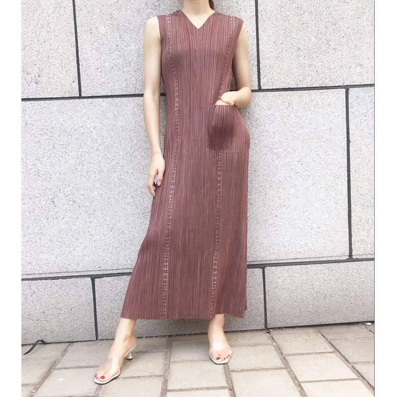 Brown Changpleat летние новые платья без рукавов Miyak плиссированные модные с v-образным вырезом большие эластичные тонкие большие размеры женское Макси-платье Tide - Цвет: Brown