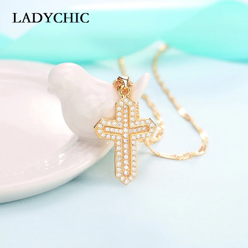 

LADYCHIC Trendy Women AAA Zirconia Cross Necklaces Classic Gold Color Rhinestone Christian Jesus Cross Pendants Jewelry LN1133
