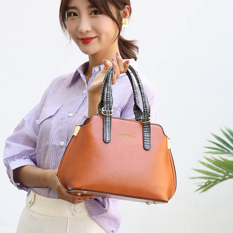 

2019 Famous brand designer handbag women fashion Red tote bag high quality Oil Wax leather shoulder bag ladies office Shell bags