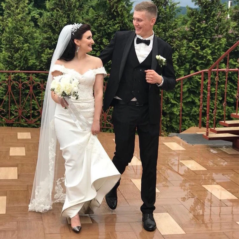 

Off Shoulder Charming Wedding Dress Short Sleeves Appliques Bridal Dress Mermaid Style Custom White Ivory Robe de mariée