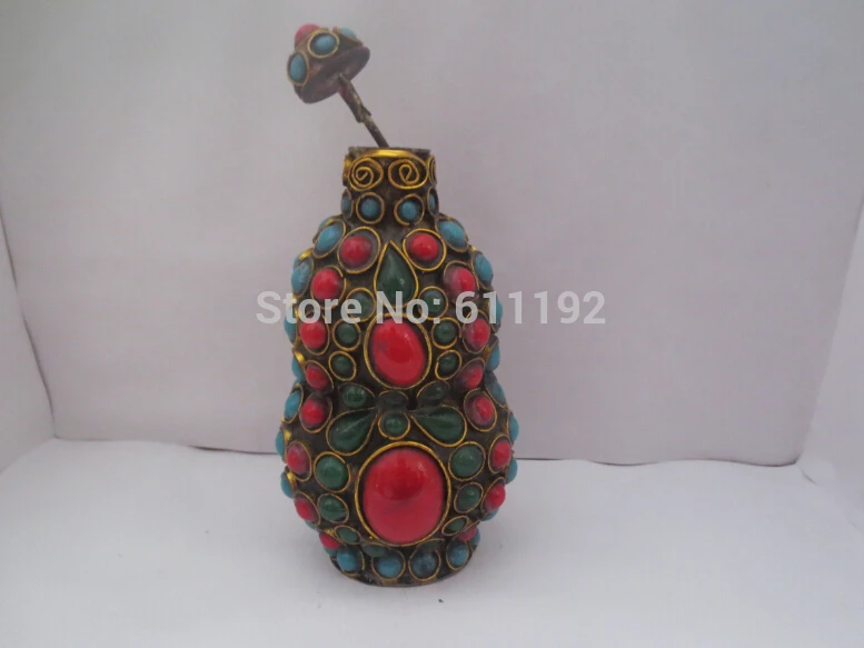 

Art Collectible Tibet silver gourd type Inlay beads red coral Snuff bottle Metal crafts