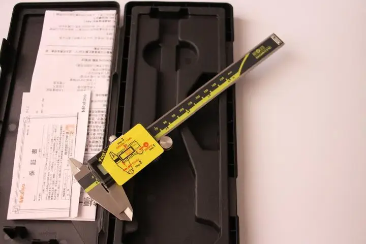 Japan Mitutoyo 500-197-20//30 200mm//8/" Absolute Digital Digimatic Vernier Caliper