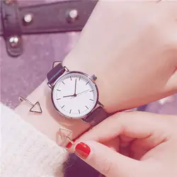 Освежающий простой для женщин кожа кварцевые часы 2018 новый модный бренд Ретро стиль черный, белый цвет часы минималистский дизайн