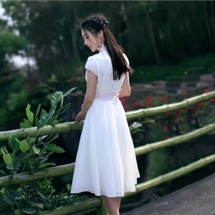 2017 Лето Новый Ретро воротник стойка с вышивкой было тонкое темпераментное