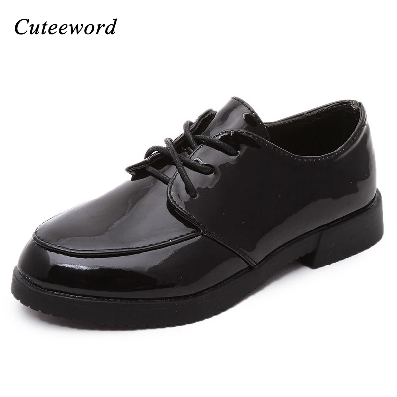 

2017 Spring autumn new patent leather children school shoes boys girls fashion black red color bean shoes pk human race