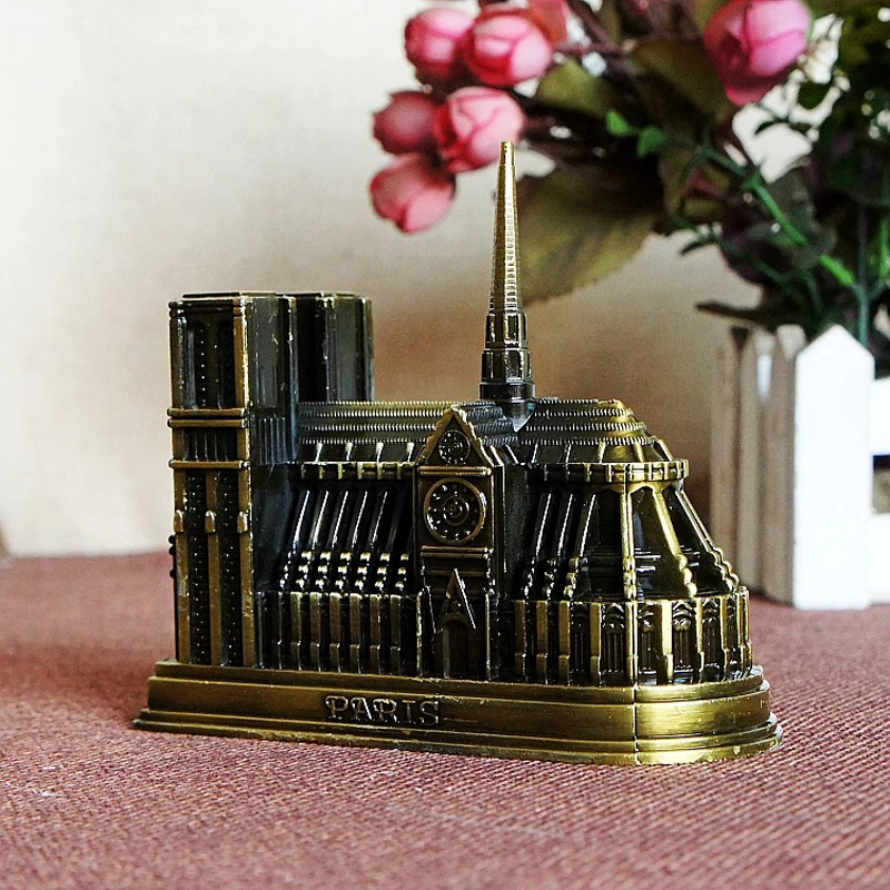 

Vintage Metal Cathedrale Notre Dame de Paris Model Paris Notre Dame Building Figurine Home Office Decor Gift 2019