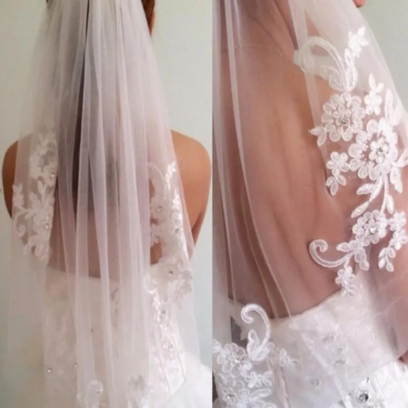 

New Arrive In Stock Wedding Veil Short One Layer Fingertip length Rhinestone Lace Appliqued Edge Bridal With Comb Veils