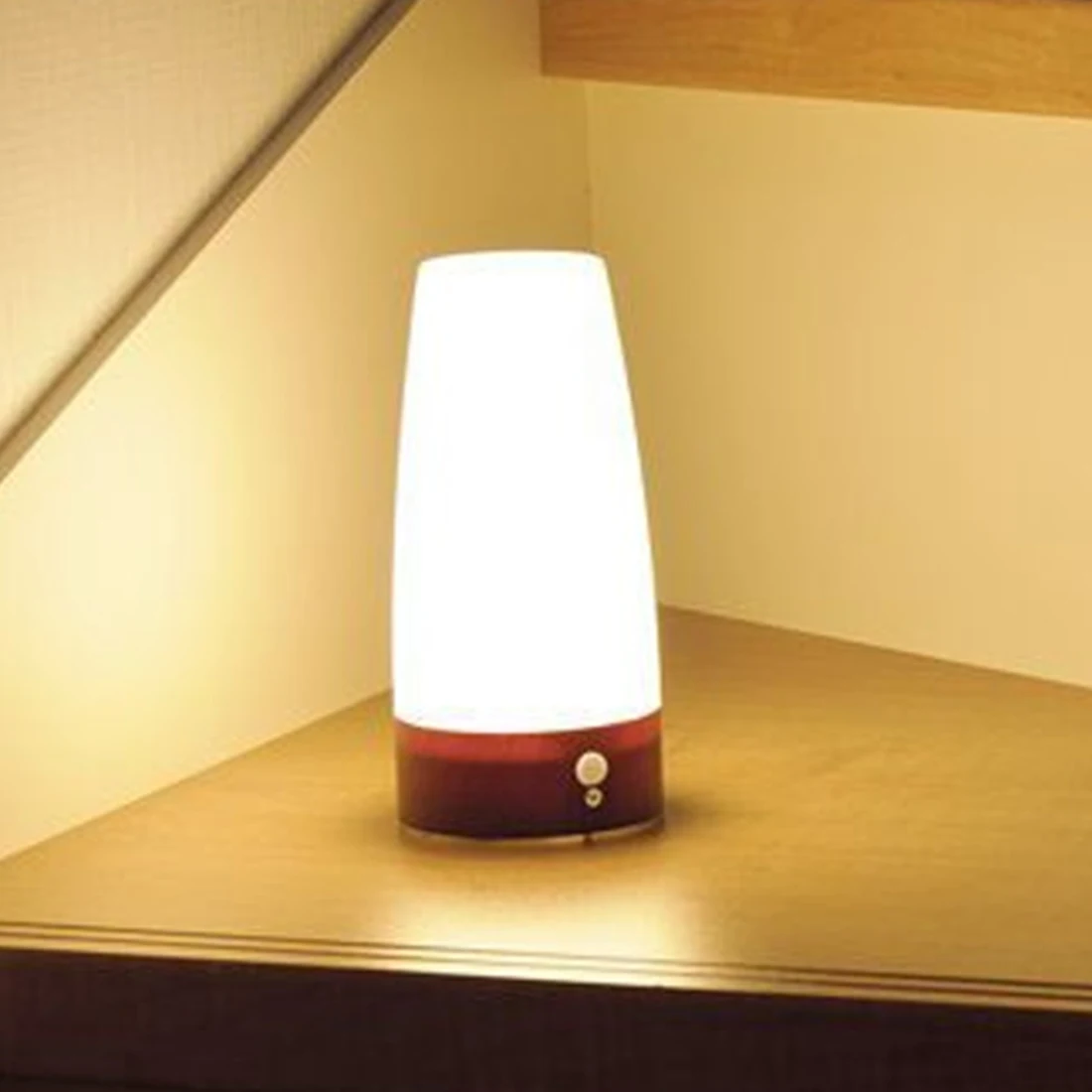 Горячая PIR беспроводной светодиодный светильник с датчиком движения в стиле ретро для спальни Ночной светильник на батарейках светодиодный настольный светильник ночник