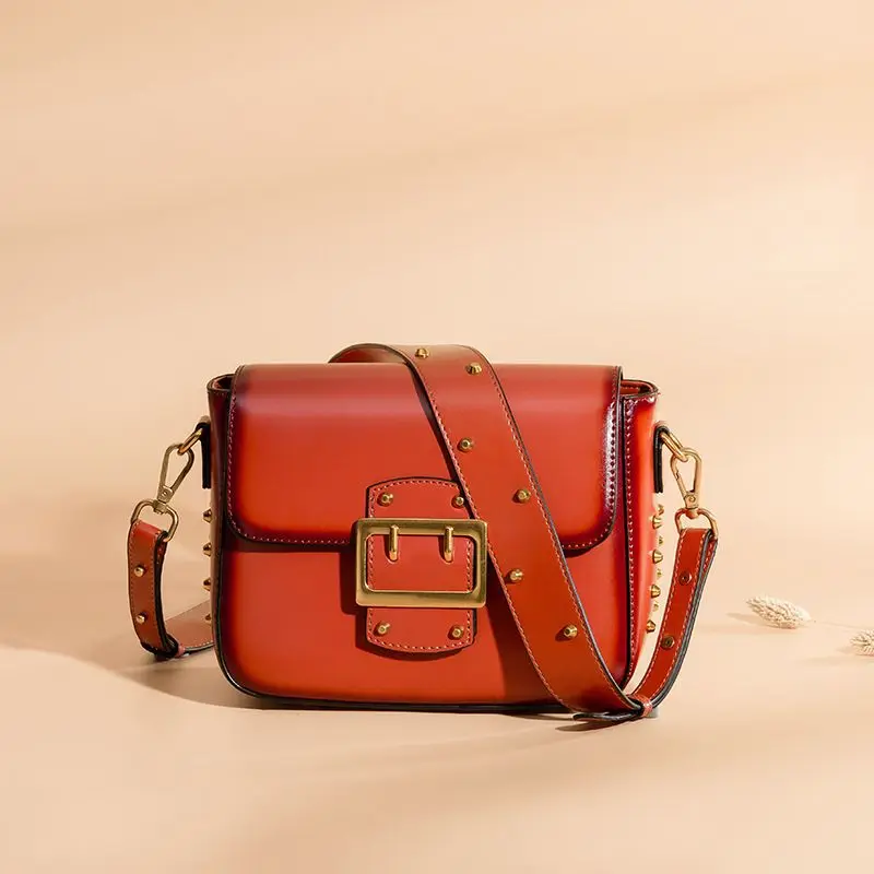 

LOEIL Spring and summer pouch 2018 new tide leather rivet small square bag casual fashion wild retro shoulder slung