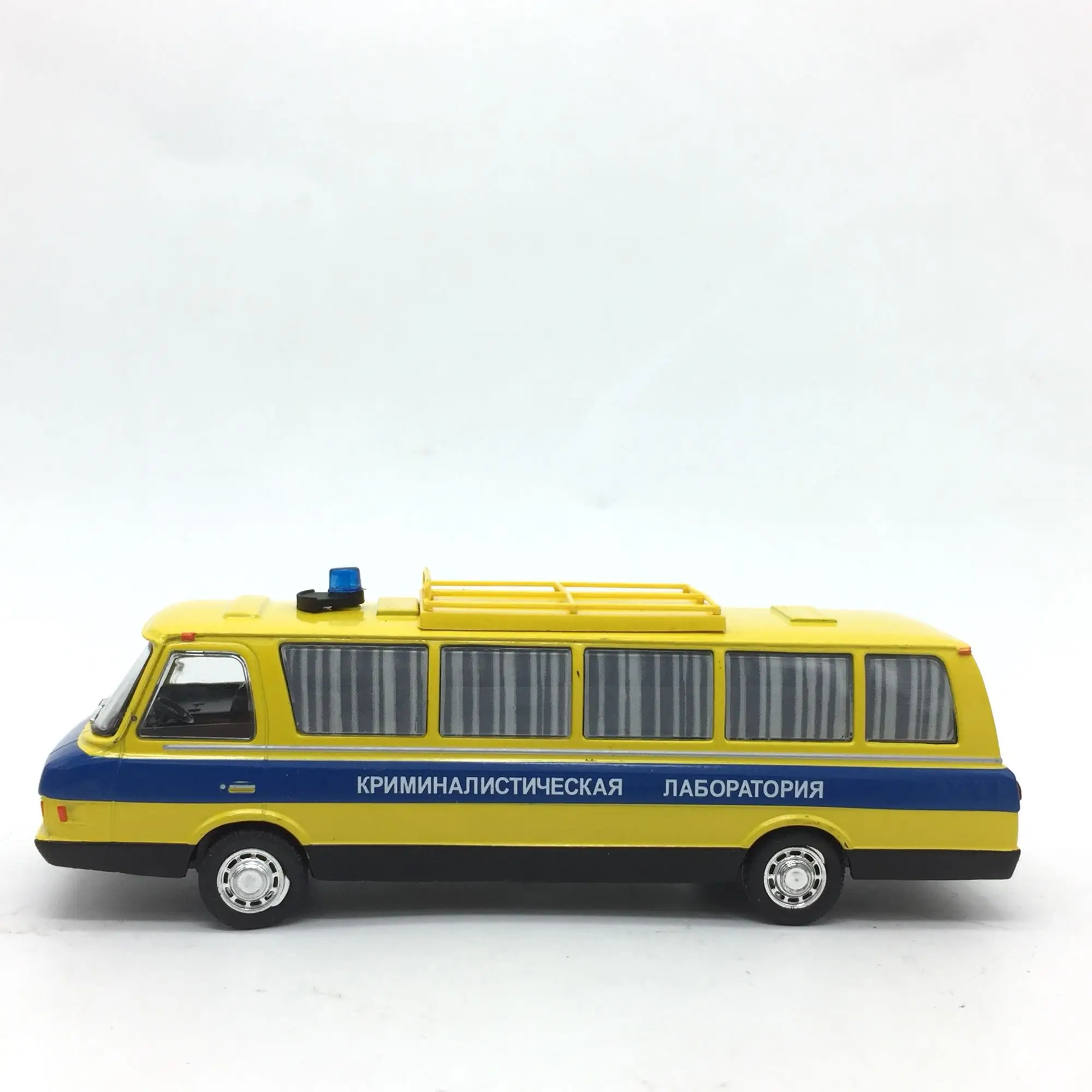 Модель автомобиля из автобусного сплава в масштабе 1:43 советский период