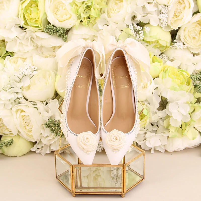 2017 spring white pearl diamond bridal shoes Pointed fine with ultra high with a butterfly 
