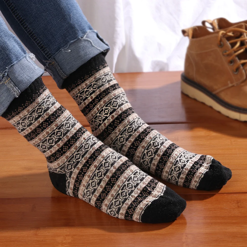 1 Pair Winter Fashion Men Harajuku Style Socks Soft Thick Cashmere Casual Socks Multicolor Anti-beriberi Warm Comfortable Socks