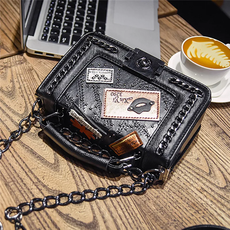 Coofit Очаровательная Crossbody сумка для Для женщин заклепки Декор знак из искусственной кожи клапаном сумка Курьерские сумки Сумка для девочек; Новинка