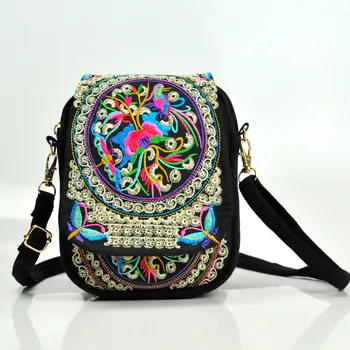 

2019 Fashion Embroidered Women Shopping Handbags Flowers Lady Cluthes Versatile Handmade Ethnic Clutch Vintage bags Messenger