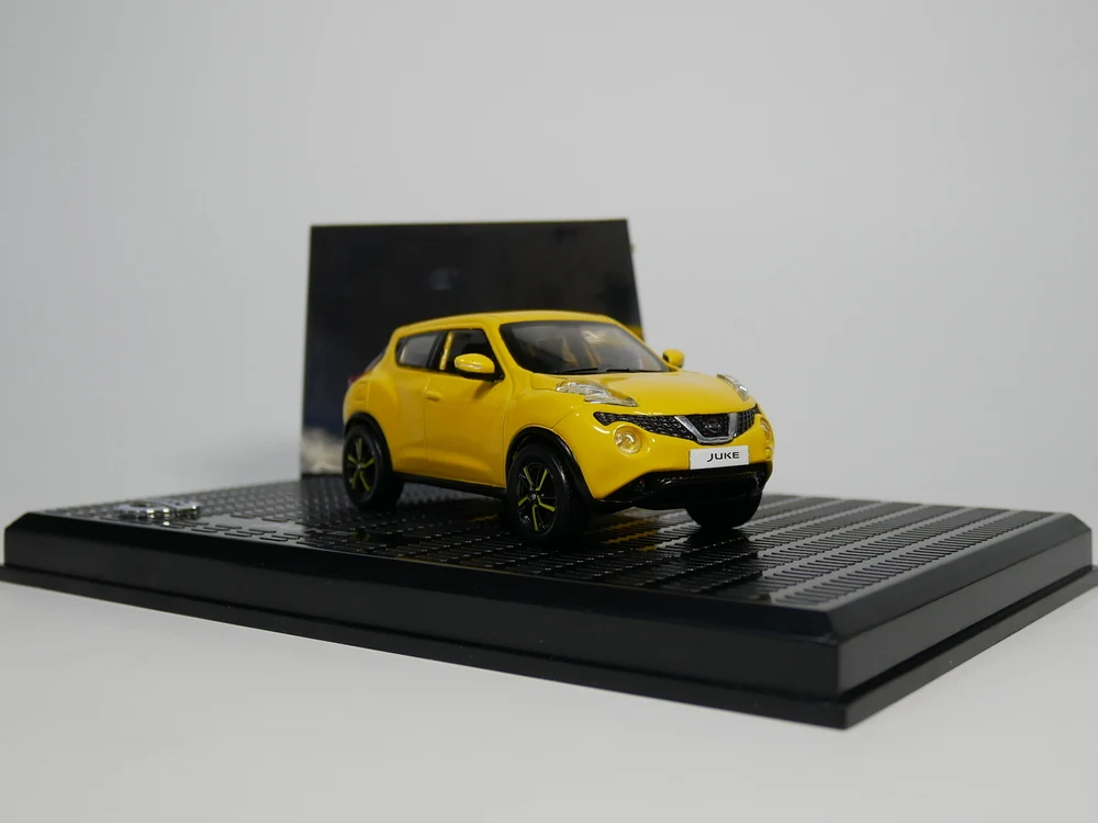 

PREMIUM X 1:43 Nissan JUKE Diecast model car