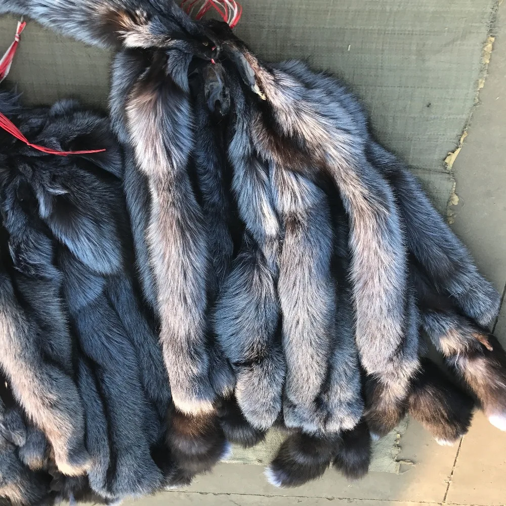 

High Quality Blue Color Raw Silver Fox Fur Skin / 85-90 cm Silver Fox Skin Pelt