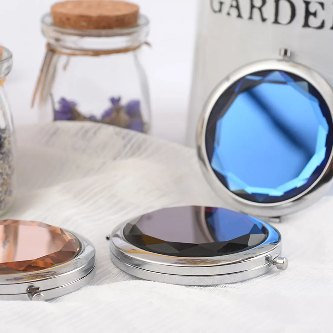 

1pcs Crystal makeup mirror portable folding portable small mirror creative retro ladies double mirror pocket mirror