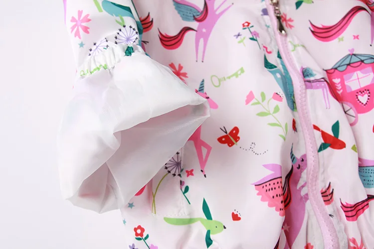 Jaquetas para Meninas Flor com Capuz Primavera Outono Crianças Outerwear Meninas Moda Cavalo Imprimir 2-8y Animal Estilo Roupas 2020 18 High Quality Mamãe e Bebê