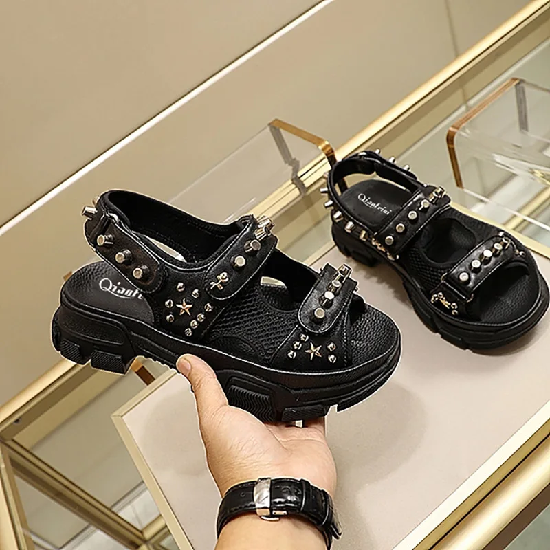 Обувь с заклепками Женские сандалии на платформе zapatos de mujer Брендовые пляжные